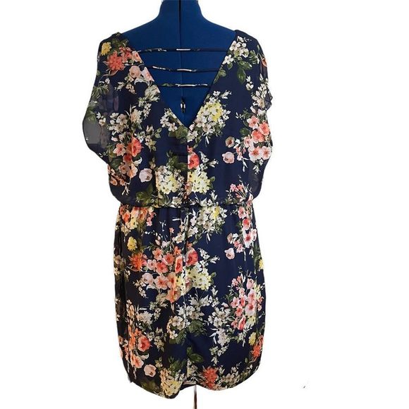🛑Sold🛑 City Triangles Blue Short Floral Dress size 2X - Picture 2 of 4